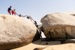 Hatnim Lee, Six people climbing a rock